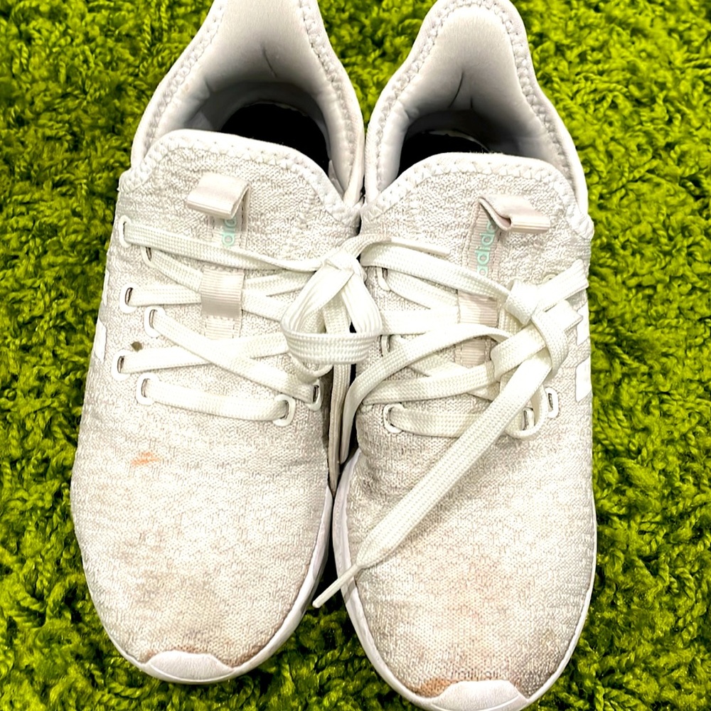 Great work out sneakers adidas comfy washable
